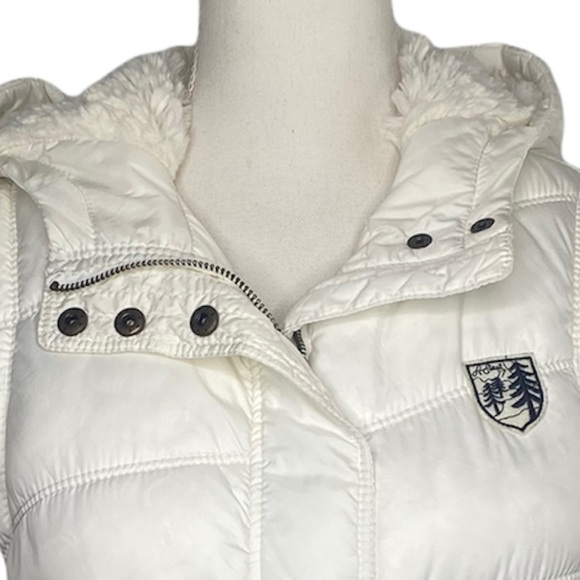 American Eagle Puffer Hooded Lined Vest - Picture 9 of 13